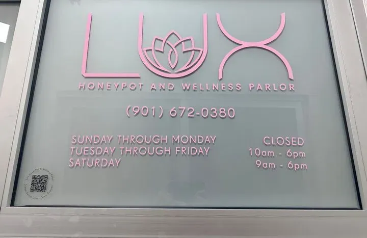https://cdn.salonspotlight.com/photos/CGFl6bXPOBZ1jHngNZ5L/1afe022b-f19f-4135-a9bd-8408987896f2_720x720