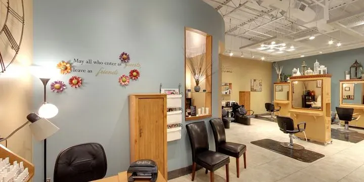 https://cdn.salonspotlight.com/photos/CHNE3sFmMdweaOmHyEap/19c0f1be-06ab-429f-9baf-4637c0aecf52_720x720