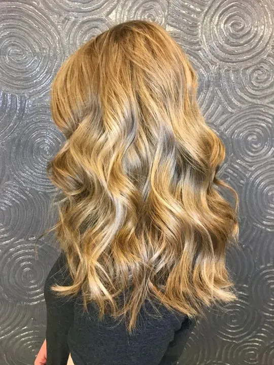 https://cdn.salonspotlight.com/photos/CHNE3sFmMdweaOmHyEap/36471bf9-0037-4657-9fd2-fd9a5078e1fc_720x720