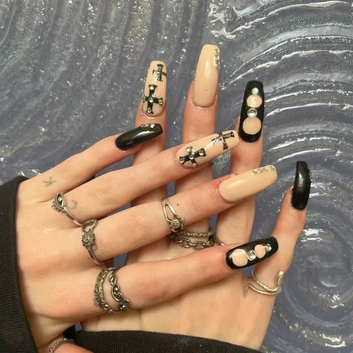 https://cdn.salonspotlight.com/photos/CHNE3sFmMdweaOmHyEap/506c2bff-b32e-4609-a5fe-b63ffe528a69_720x720