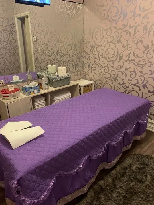 https://cdn.salonspotlight.com/photos/CIbwpv7SDEEgEimvMmA2/1a566b86-aa39-4328-b829-57f49a7fbd62_720x720