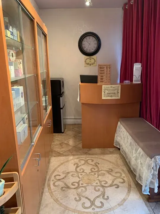 https://cdn.salonspotlight.com/photos/CIbwpv7SDEEgEimvMmA2/3af32d7f-68f9-4890-bf81-d2177cc5f7eb_720x720