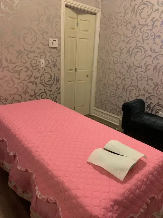 https://cdn.salonspotlight.com/photos/CIbwpv7SDEEgEimvMmA2/d9eec26b-d31d-41ad-aa25-14179fabc292_720x720