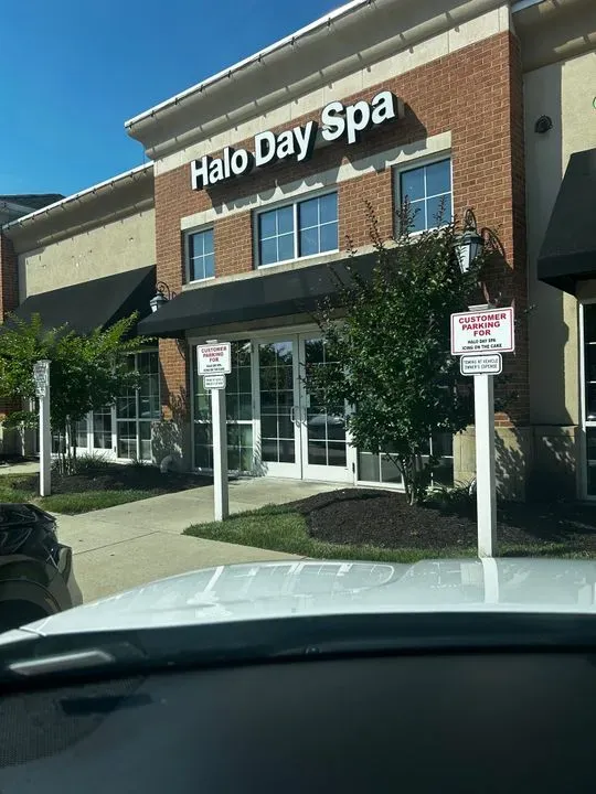 https://cdn.salonspotlight.com/photos/CK3UTeNetOxfqvupexiV/d37fec4c-ea88-48a7-bba1-948d9f6ba234_720x720