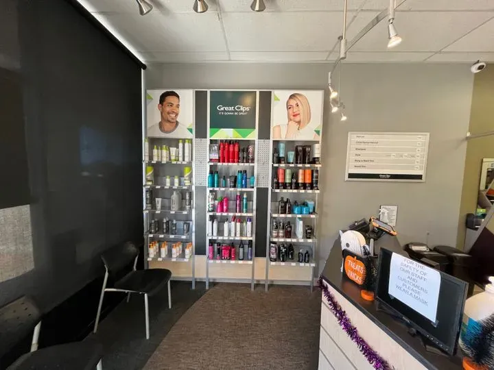 https://cdn.salonspotlight.com/photos/CM9UwSjvPNCdydgGfxOn/dc483007-5730-471c-954a-caf51f10fac5_720x720