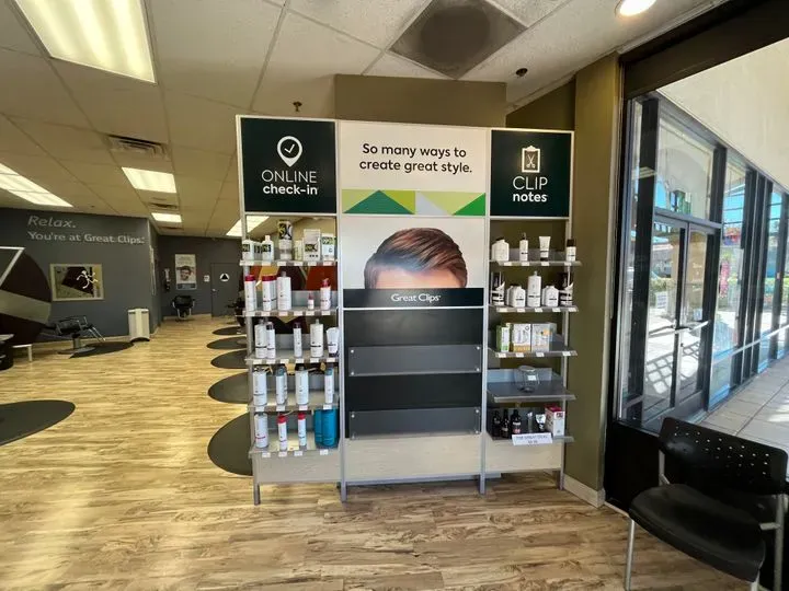 https://cdn.salonspotlight.com/photos/CM9UwSjvPNCdydgGfxOn/fc72d634-af3d-4720-bbad-a6dd14d6d652_720x720