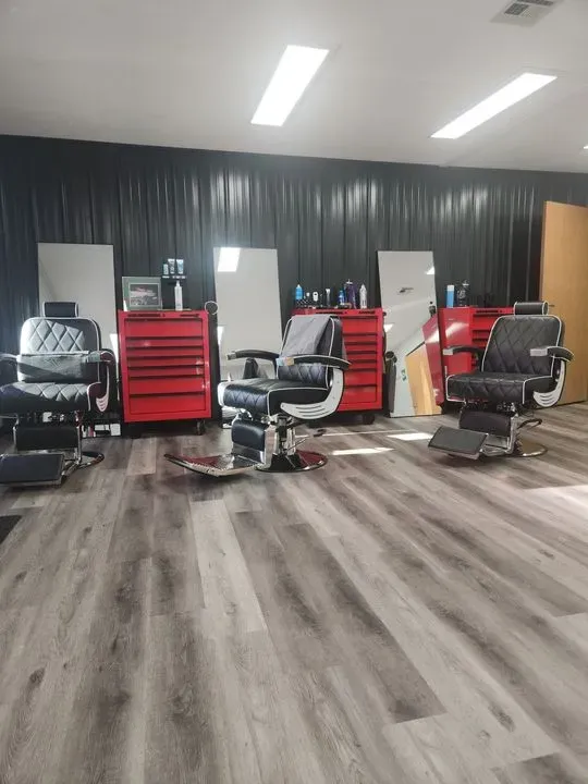 https://cdn.salonspotlight.com/photos/CRoUXCbrw4I09FLs5b5R/5f7d93a7-32a8-4baf-ae5d-2fd7d4212246_720x720