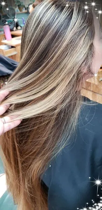 https://cdn.salonspotlight.com/photos/CSA3kifguC63JInDHbyB/ffb05c43-a660-4930-a1b1-60ece857f56e_720x720