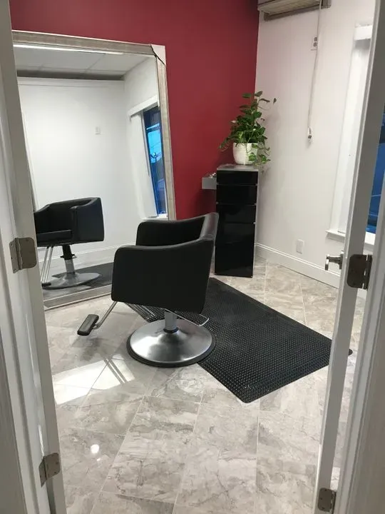 https://cdn.salonspotlight.com/photos/CSYadjAnDXDZbDZ7gO36/471269a5-5899-4b28-87b2-b5e33d635b26_720x720