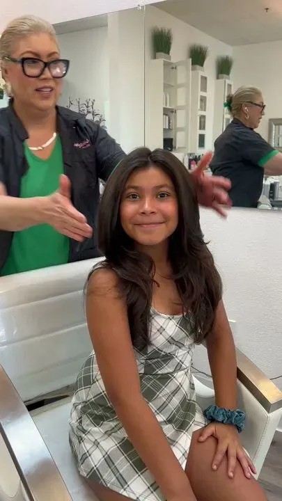 https://cdn.salonspotlight.com/photos/CXVEkJrRT9keoE4p1Xz1/75e09bc2-6f15-4aa5-a039-6045b38bf0c9_720x720