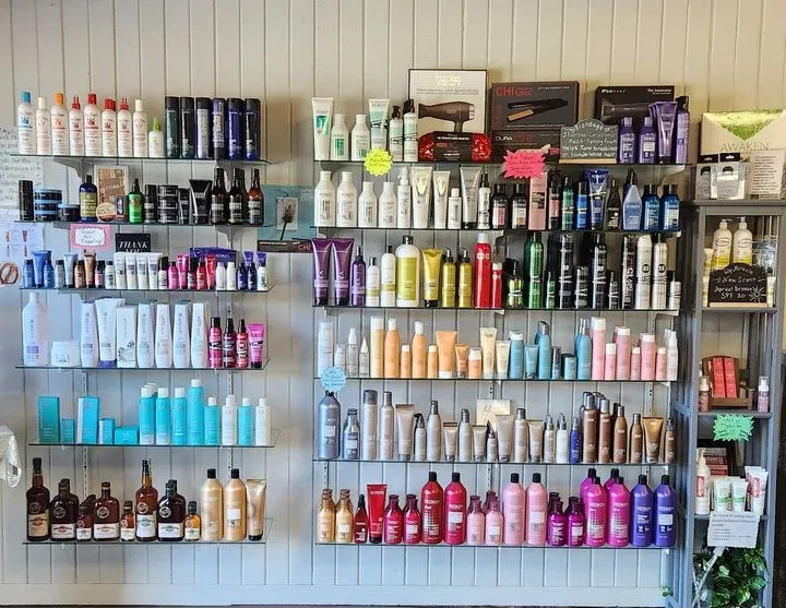 https://cdn.salonspotlight.com/photos/CXqjkhOfxYL7kPAoLeUN/01b5f041-a0df-47c4-ad94-f16b1adaff4f_720x720