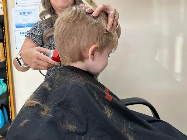 https://cdn.salonspotlight.com/photos/CZPEs9GHX1qbQfXianLh/d2e272f1-82a3-4222-9583-a392617d1a5b_720x720