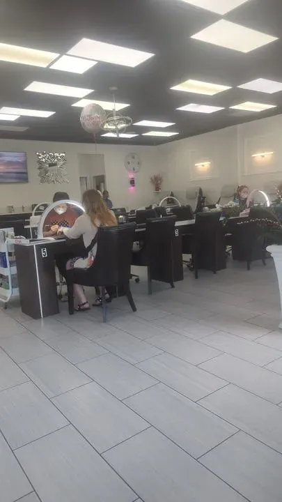 https://cdn.salonspotlight.com/photos/CaWvyeRm9PQc7Nc835tU/21326e85-4e75-46dd-a375-bc9f9e797a03_720x720