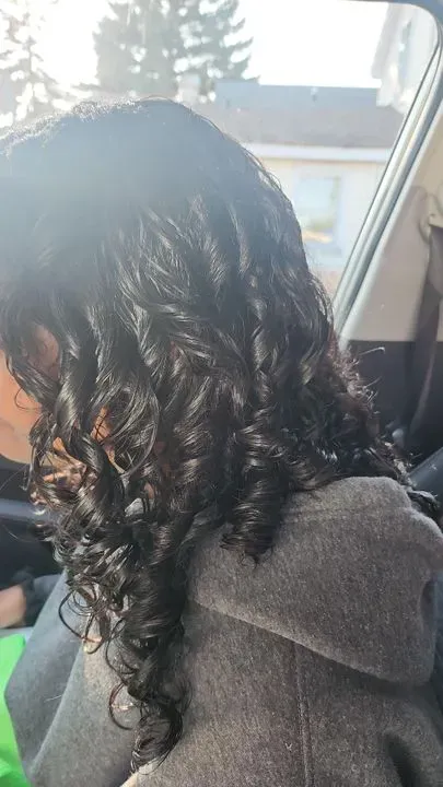 https://cdn.salonspotlight.com/photos/CbBlSC7n2GlQ3QSLtezT/17930103-df51-44e5-bf73-93caf72d61d1_720x720