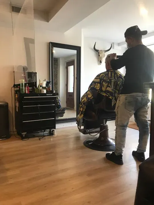 https://cdn.salonspotlight.com/photos/CbBlSC7n2GlQ3QSLtezT/22b12a33-7169-45b9-ac65-1ffff49d4091_720x720
