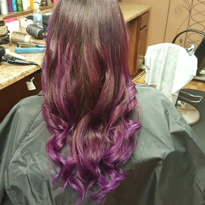 https://cdn.salonspotlight.com/photos/Cgv7tqYqsRSQpT9ANx39/76586677-aaf6-4199-91e8-fa65baf07a15_720x720