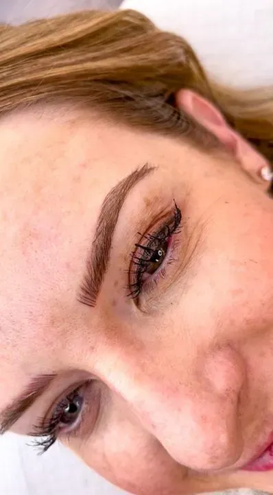 https://cdn.salonspotlight.com/photos/ChxH7nXx6AzK6ZVkT2aJ/1012608f-cd51-443a-9710-630d77214d64_720x720