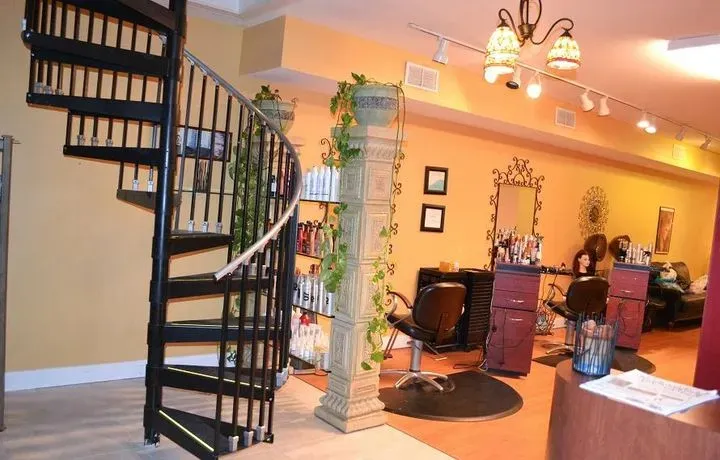 https://cdn.salonspotlight.com/photos/Cide7n8oVDUW9nR6wARP/37e3431a-9de8-4eca-b277-6b479af4e553_720x720