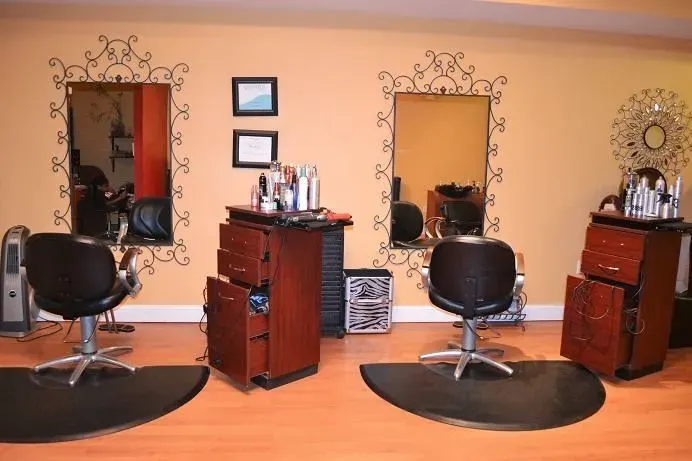 https://cdn.salonspotlight.com/photos/Cide7n8oVDUW9nR6wARP/5319bac6-9b26-4729-b501-20bf2ef2083e_720x720
