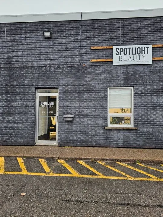 https://cdn.salonspotlight.com/photos/CmAhgFtRBZFT3nu8PRXR/ba2e23db-1c96-4165-94e3-5bdd2d4544b4_720x720