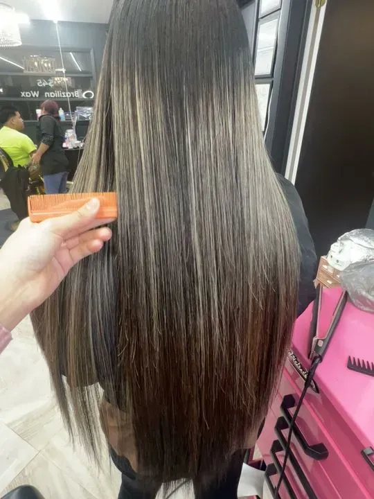 https://cdn.salonspotlight.com/photos/CmPAxgwZ36kkicnH3yNE/81a96684-49a8-40a2-b0bf-2faaf241d4f7_720x720