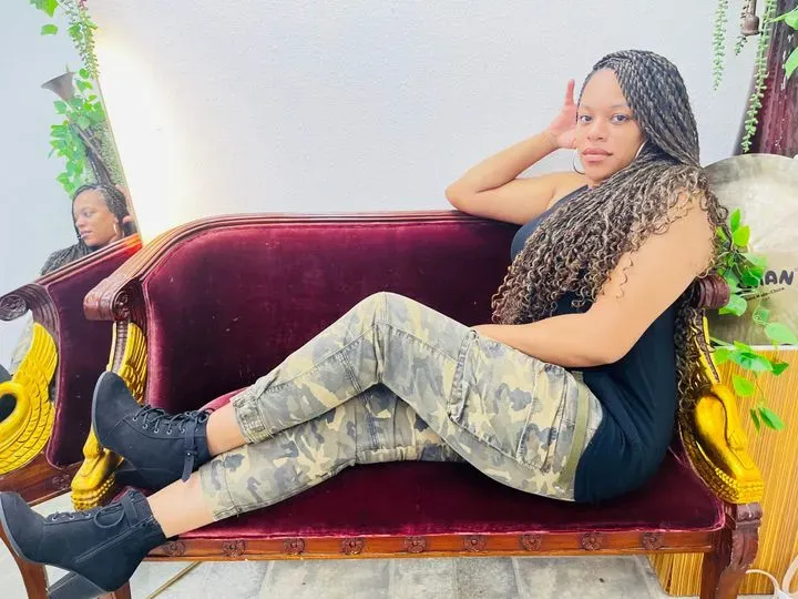 https://cdn.salonspotlight.com/photos/CoZ1FkQKe942vqroAqaq/5bbd6d3f-bae9-40cb-998a-384e56d7fca6_720x720