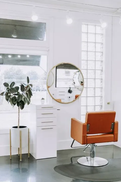 https://cdn.salonspotlight.com/photos/CryK8PEYomu7ZRrDViom/4d0ddce8-a50c-4455-b424-804ee3c34690_720x720