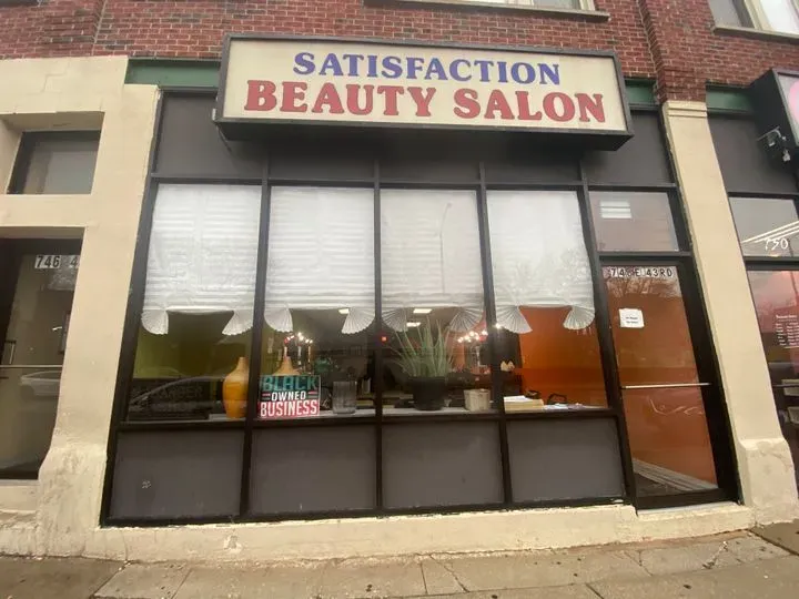 https://cdn.salonspotlight.com/photos/CtowgC8b5Rg9t1v5CfqI/88b72b18-3304-42a7-acc7-3f9f06e00420_720x720