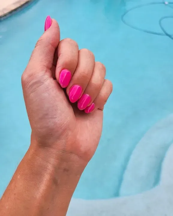 https://cdn.salonspotlight.com/photos/CuaLwOvtBAigw2ZYQFHU/35e8f7c1-af5a-44c3-bdfe-0116c566be41_720x720
