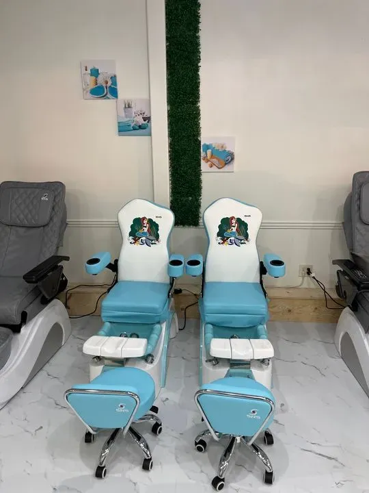 https://cdn.salonspotlight.com/photos/CuaLwOvtBAigw2ZYQFHU/72d4f41c-74a2-4aa2-9202-f5bcfdb5a1be_720x720