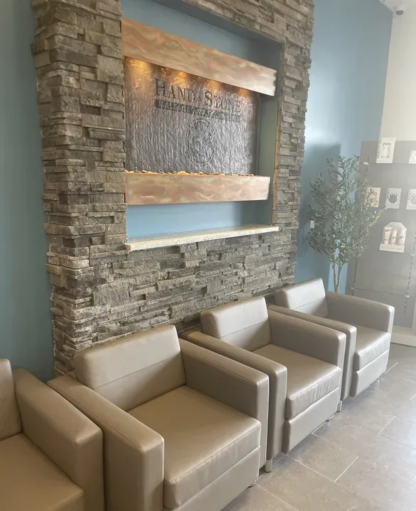 https://cdn.salonspotlight.com/photos/CvQj2UimhB4DKKf2ivck/57724610-9a33-4754-adab-616aecd420f9_720x720