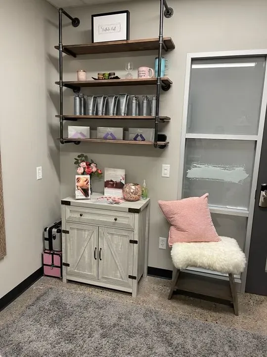 https://cdn.salonspotlight.com/photos/CvtdUbmilbnuhj7EzmCx/80d5c1e2-6384-48e4-82d8-8f4dfaa44f8b_720x720