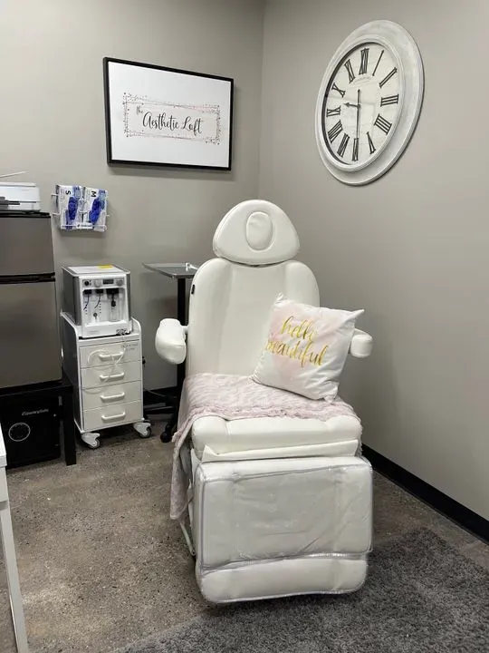 https://cdn.salonspotlight.com/photos/CvtdUbmilbnuhj7EzmCx/81387ca8-13c5-4cb8-a9f0-1f9de184850e_720x720