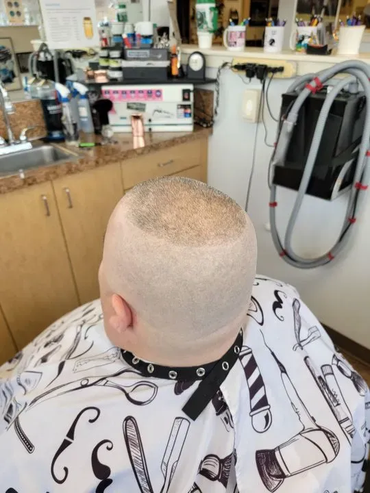 https://cdn.salonspotlight.com/photos/CwHgahrgpAxaHIjY18Ge/7ca4e257-b465-4537-980a-44af8dd1757c_720x720