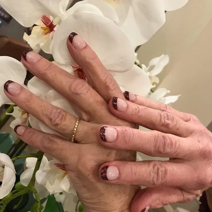 https://cdn.salonspotlight.com/photos/CwIJ4bZWkSYwypMAURLQ/2545e1c2-baf7-4a3f-b0cf-5dcaced06573_720x720