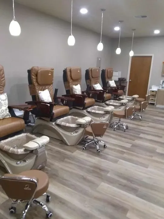 https://cdn.salonspotlight.com/photos/CwIJ4bZWkSYwypMAURLQ/559c50fb-6fe9-4740-9fe2-c24059d0f0fb_720x720