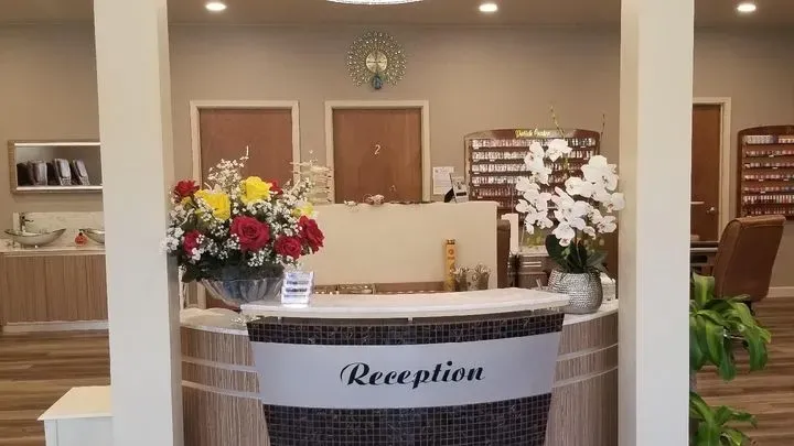 https://cdn.salonspotlight.com/photos/CwIJ4bZWkSYwypMAURLQ/85d88b08-3b6f-44c6-a735-b066f15e2f8b_720x720