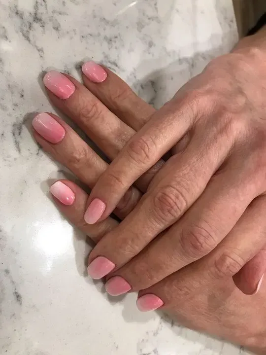 https://cdn.salonspotlight.com/photos/CwIJ4bZWkSYwypMAURLQ/c666b411-1f46-4939-99a2-9fd01773305b_720x720