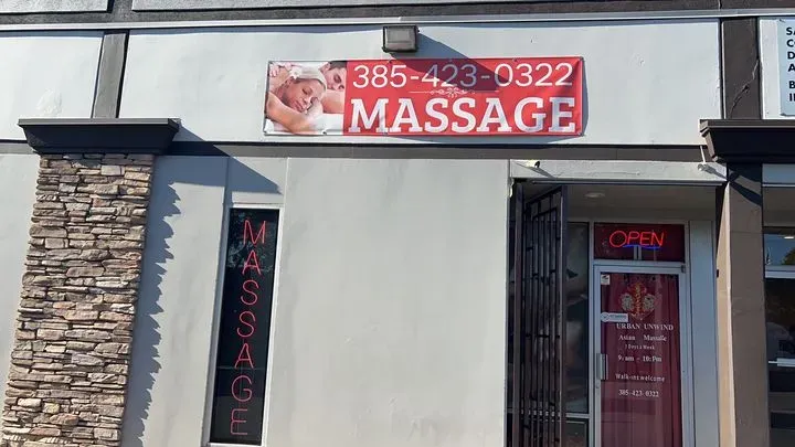 https://cdn.salonspotlight.com/photos/CwVrPEIkopdJpiTYBooy/4f38a112-e611-401c-9283-dfacac9e0b20_720x720