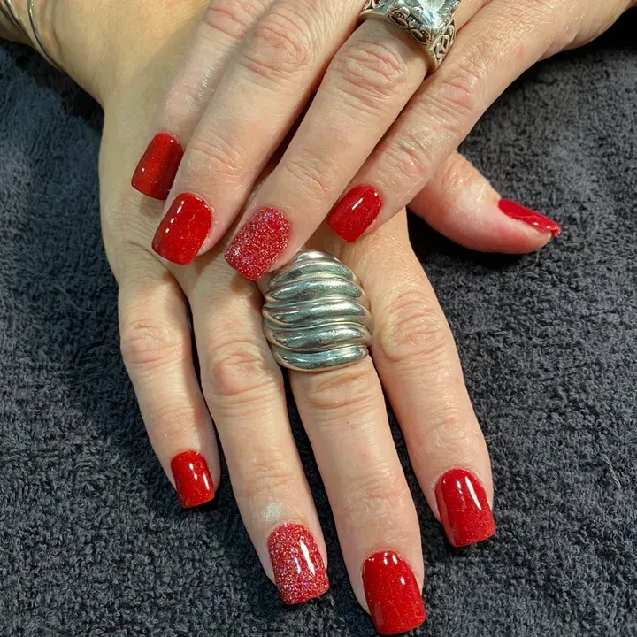 https://cdn.salonspotlight.com/photos/CxoeeCmDnH5QgqVryBcH/35d1f535-44c7-4c3c-8b55-8519700e47a4_720x720