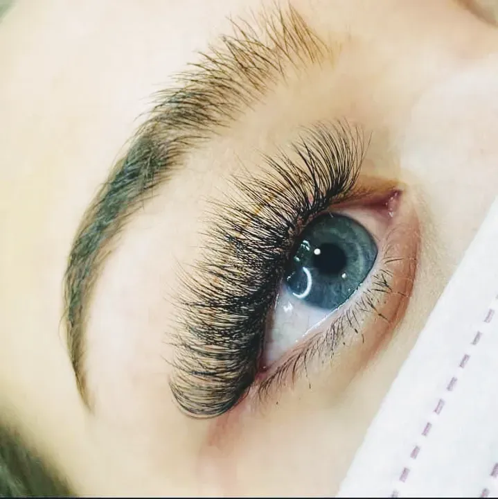 https://cdn.salonspotlight.com/photos/CxoeeCmDnH5QgqVryBcH/94d8195e-613b-40a7-ab90-2bb80674191c_720x720