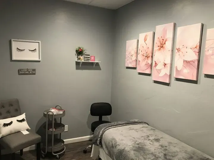 https://cdn.salonspotlight.com/photos/Cy3HYuL8USz39ADpYf2C/3f070f70-5226-42da-846b-16091aeffac5_720x720