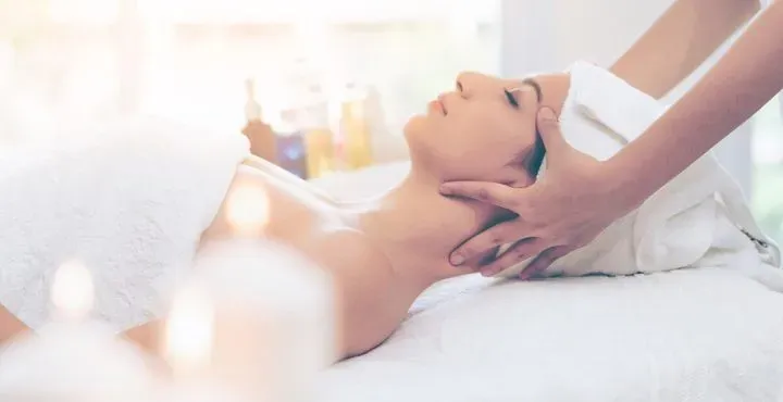 https://cdn.salonspotlight.com/photos/Cy3HYuL8USz39ADpYf2C/536d7e00-cd54-4920-9199-9320501dfa12_720x720