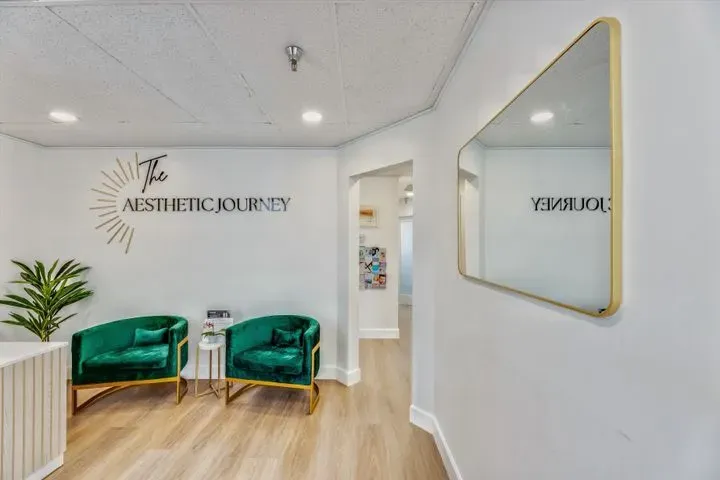 https://cdn.salonspotlight.com/photos/Cyo2BhWrBXx9vQHF9w38/60410e6d-3e0a-4176-9a33-1e7220d91887_720x720