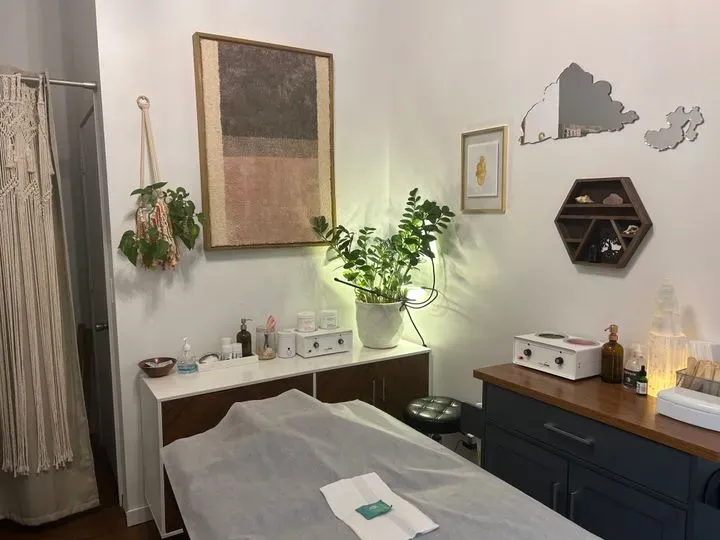 https://cdn.salonspotlight.com/photos/D2Ba1deU4PdsE7x6qdHe/15758daa-9cfe-459a-aa73-95abeaf97a9d_720x720