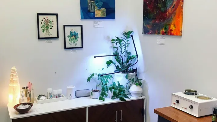 https://cdn.salonspotlight.com/photos/D2Ba1deU4PdsE7x6qdHe/54007d5a-3797-4e4d-b2bb-fd34dc843835_720x720