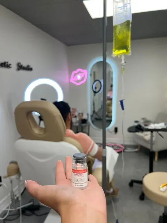 https://cdn.salonspotlight.com/photos/D2pF1ctz20dRVV8coi5Y/6dd16140-bacc-4b5e-b45b-b5e4ad1a64a8_720x720