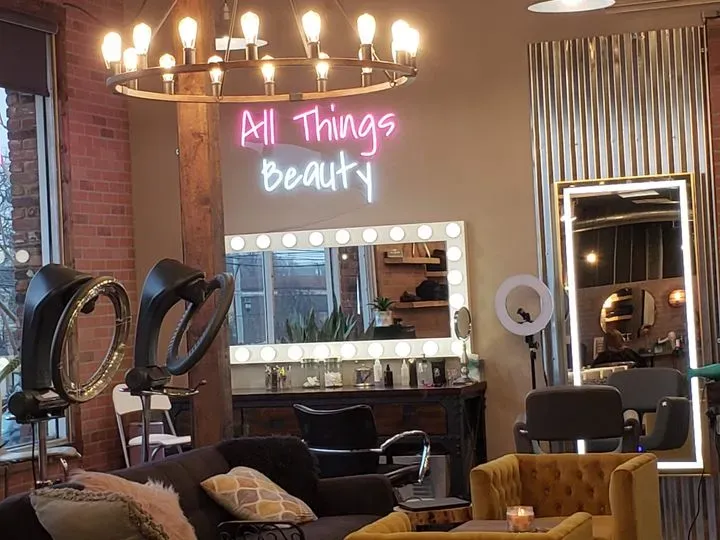 https://cdn.salonspotlight.com/photos/D4N73YYM2mUEfZWifa8V/0ab154c8-a890-4999-a991-b759db55efb9_720x720