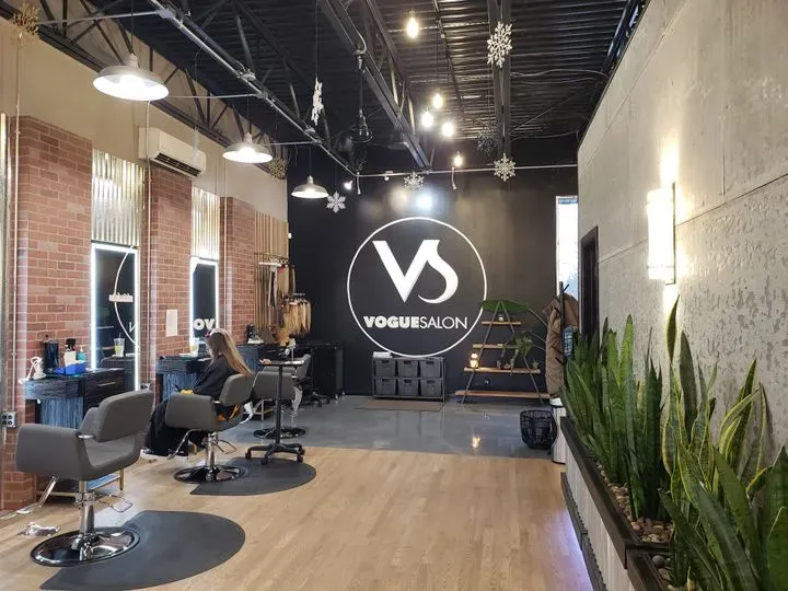 https://cdn.salonspotlight.com/photos/D4N73YYM2mUEfZWifa8V/f5e5984d-33b2-43d1-b133-3e48d3567bb4_720x720