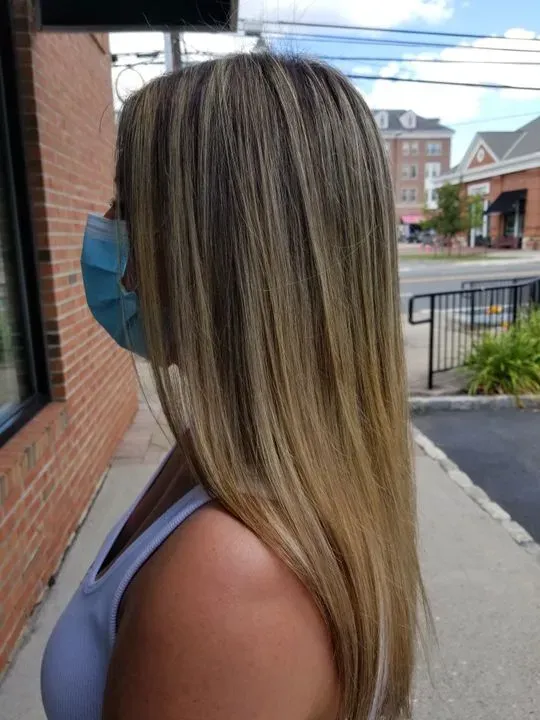 https://cdn.salonspotlight.com/photos/D5AbI9qIcAIO5UULfc3q/a2c8b194-baaf-4e4b-974f-dba14fc9975c_720x720